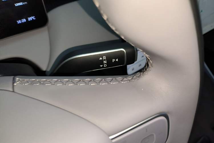 Used Nio ET5 2025 75 kWh Gear Lever