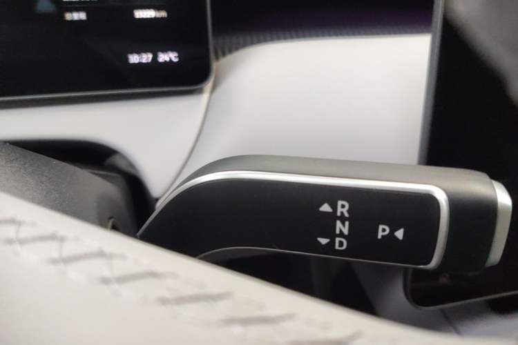 Used Nio ET5 2025 75 kWh Gear Lever