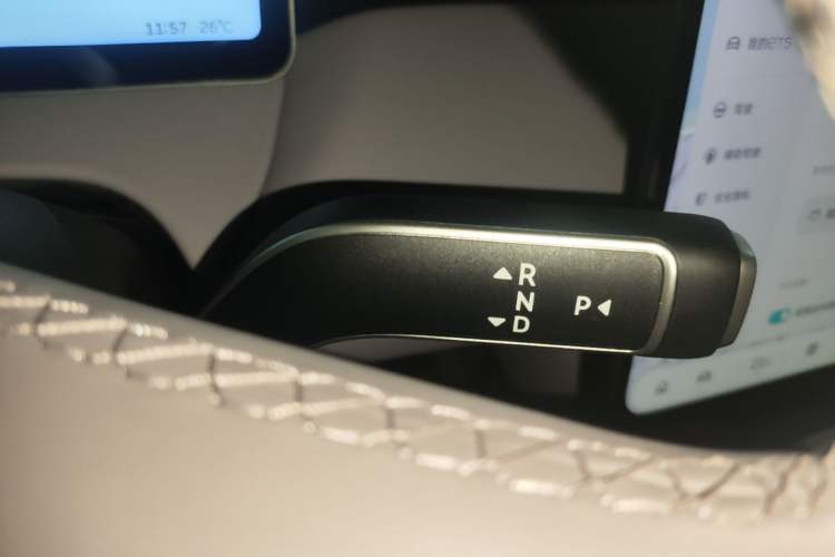 Used Nio ET5 2025 75 kWh Gear Lever