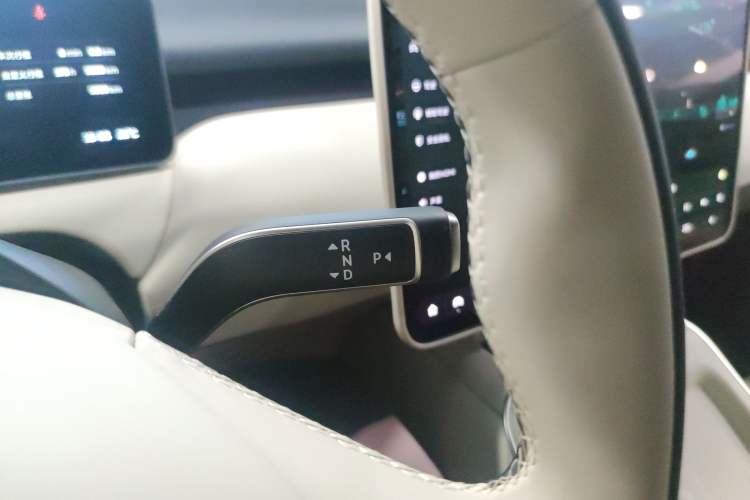Used Nio ET5 2025 75 kWh Gear Lever