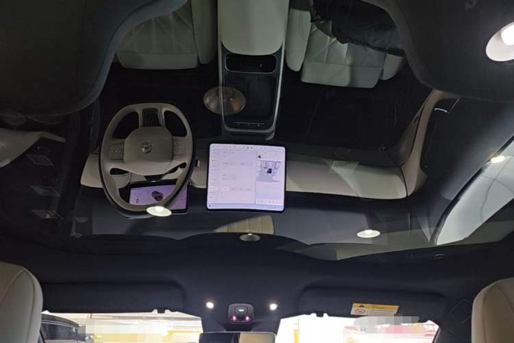 Used Nio ET5 2025 75 kWh Headliner