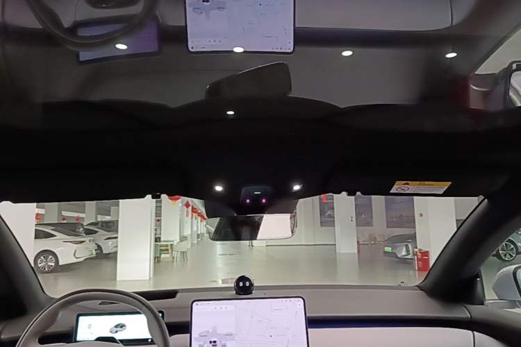 Used Nio ET5 2025 75 kWh Headliner