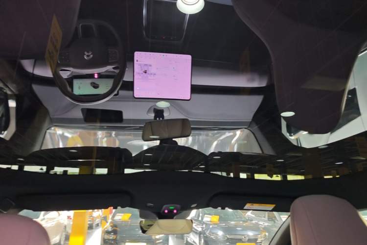 Used Nio ET5 2025 75 kWh Headliner