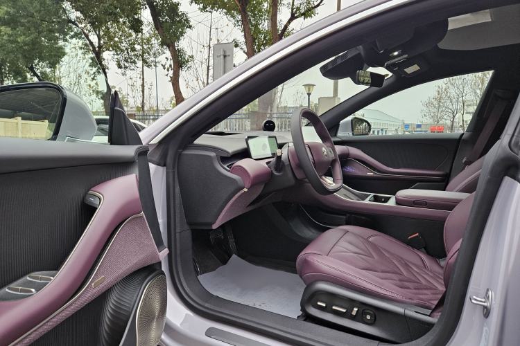 Used Nio ET5 2025 75 kWh Interior 1