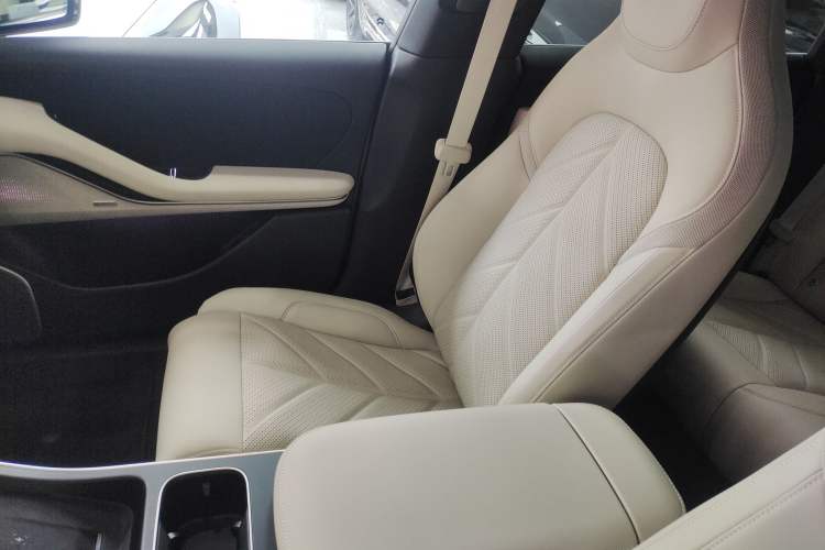 Used Nio ET5 2025 75 kWh Interior 1