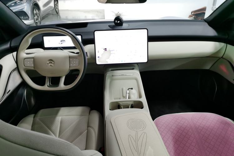 Used Nio ET5 2025 75 kWh Interior 2