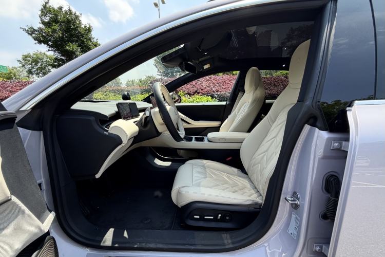 Used Nio ET5 2025 75 kWh Interior 2