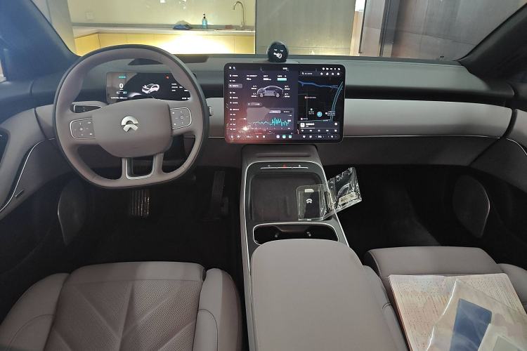 Used Nio ET5 2025 75 kWh Interior 2