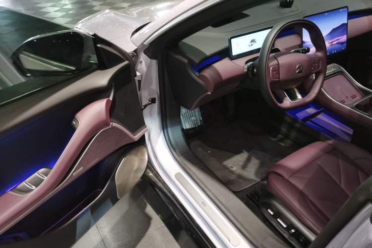 Used Nio ET5 2025 75 kWh Interior 3