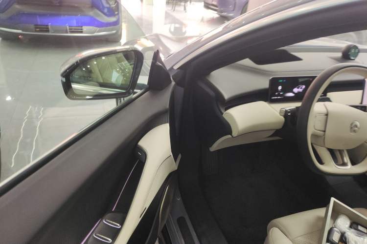 Used Nio ET5 2025 75 kWh Interior 3