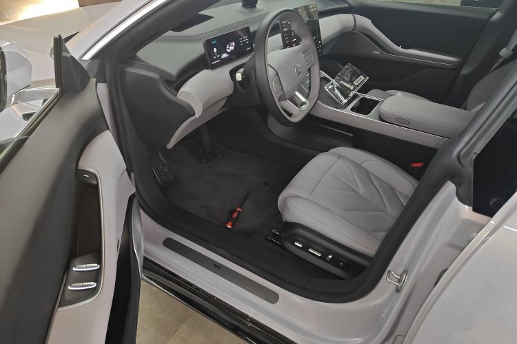 Used Nio ET5 2025 75 kWh Interior 3