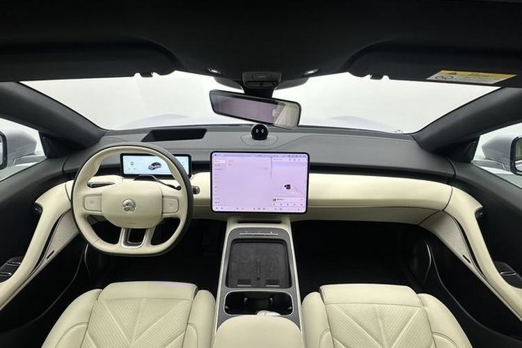 Used Nio ET5 2025 75 kWh Interior 3