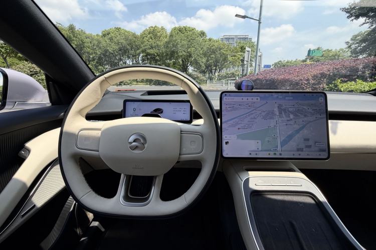 Used Nio ET5 2025 75 kWh Interior 6
