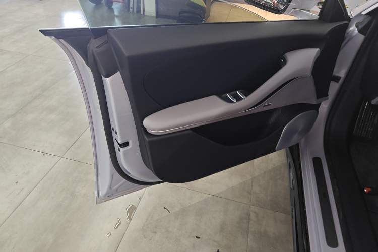 Used Nio ET5 2025 75 kWh Interior 7