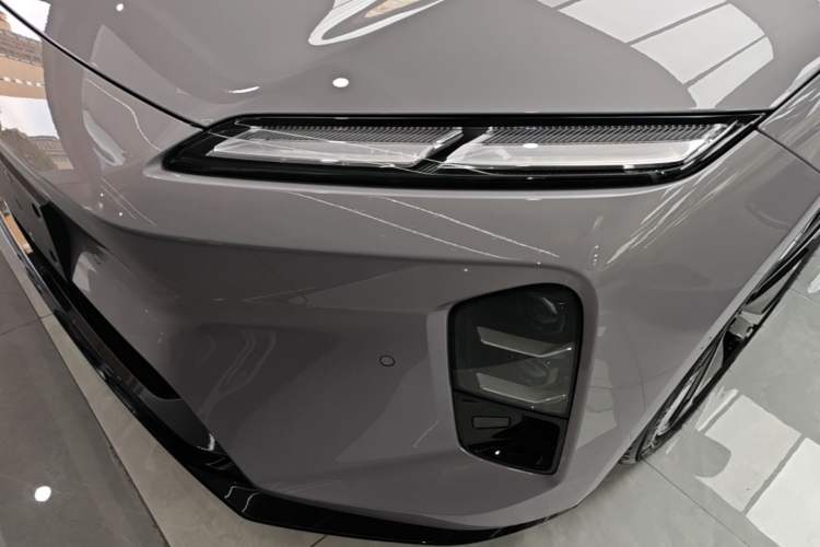 Used Nio ET5 2025 75 kWh Left Front Headlight