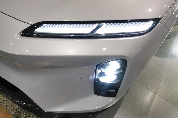 Used Nio ET5 2025 75 kWh Left Front Headlight