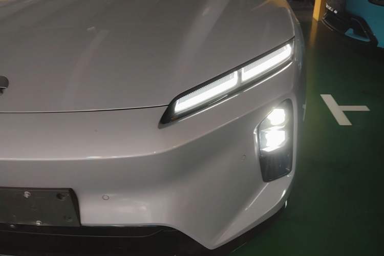 Used Nio ET5 2025 75 kWh Left Front Headlight