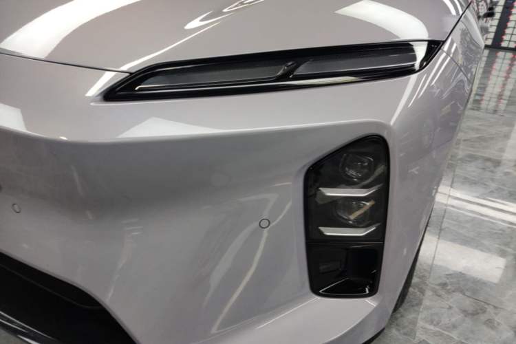 Used Nio ET5 2025 75 kWh Left Front Headlight