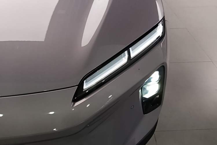 Used Nio ET5 2025 75 kWh Left Front Headlight