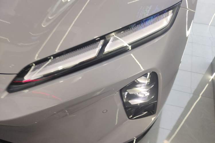 Used Nio ET5 2025 75 kWh Left Front Headlight