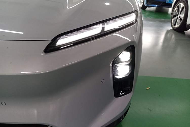 Used Nio ET5 2025 75 kWh Left Front Headlight