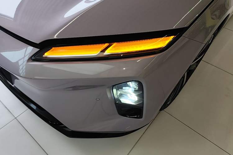 Used Nio ET5 2025 75 kWh Left Front Headlight