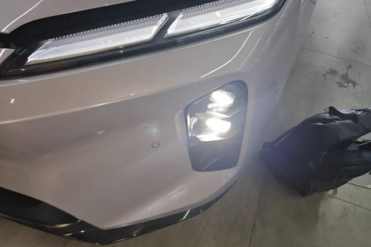 Used Nio ET5 2025 75 kWh Left Front Headlight