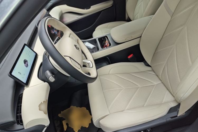 Used Nio ET5 2025 75 kWh Left Front Seat