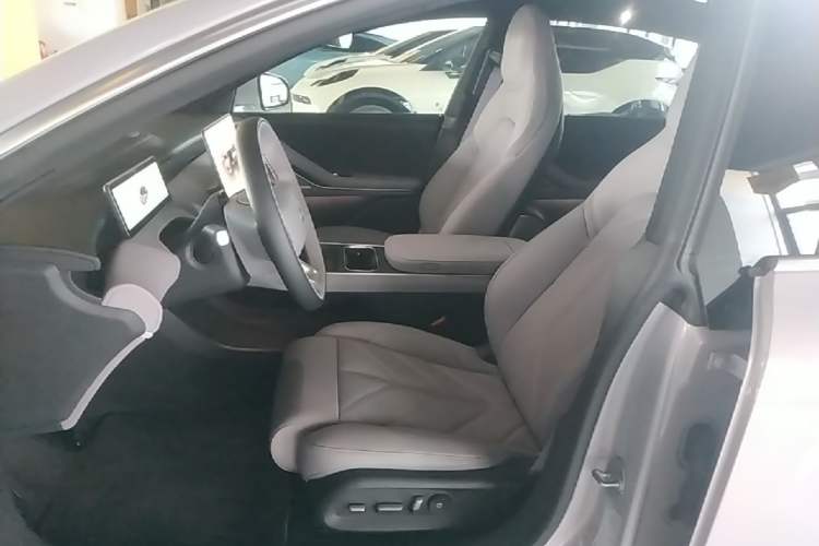 Used Nio ET5 2025 75 kWh Left Front Seat