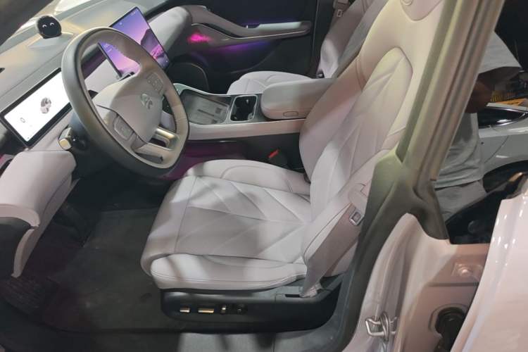 Used Nio ET5 2025 75 kWh Left Front Seat