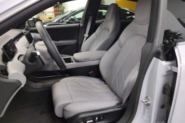 Used Nio ET5 2025 75 kWh Left Front Seat