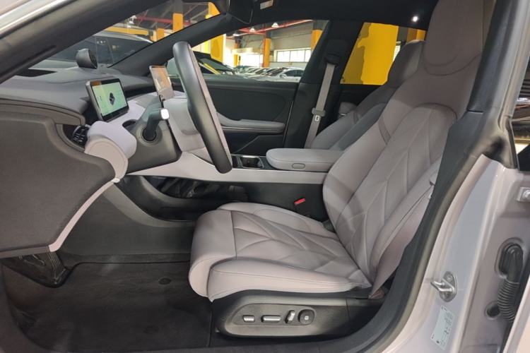 Used Nio ET5 2025 75 kWh Left Front Seat