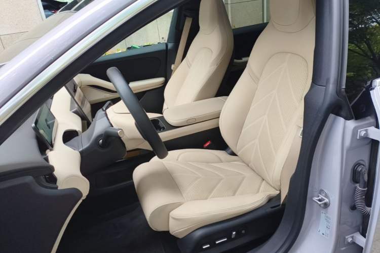 Used Nio ET5 2025 75 kWh Left Front Seat