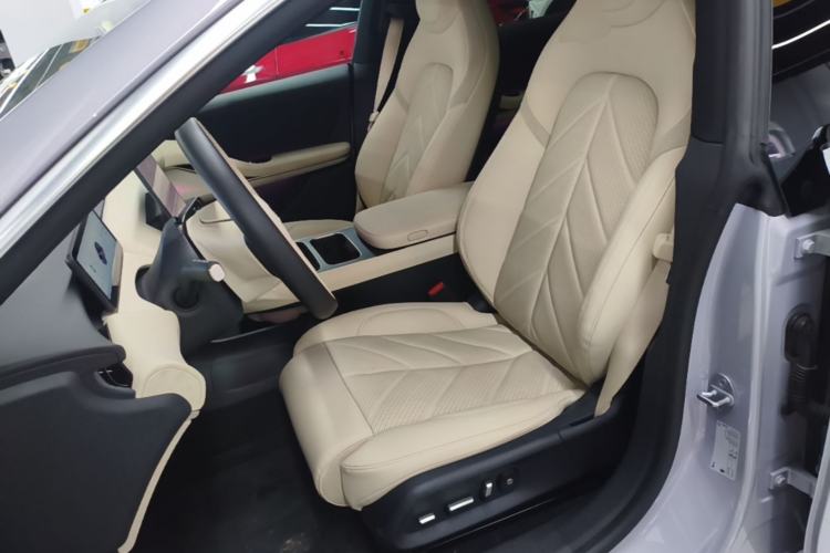 Used Nio ET5 2025 75 kWh Left Front Seat