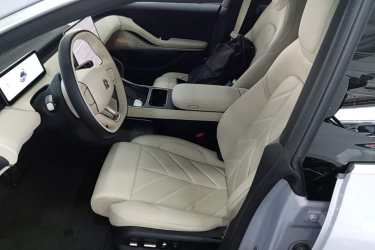 Used Nio ET5 2025 75 kWh Left Front Seat