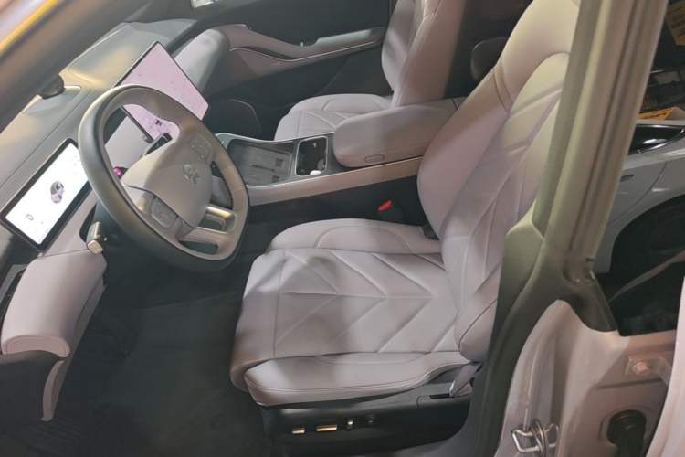 Used Nio ET5 2025 75 kWh Left Front Seat
