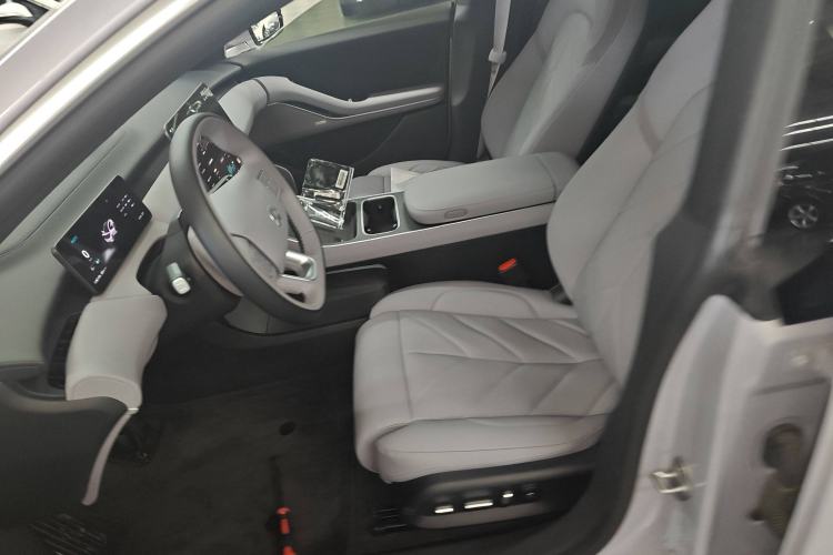 Used Nio ET5 2025 75 kWh Left Front Seat