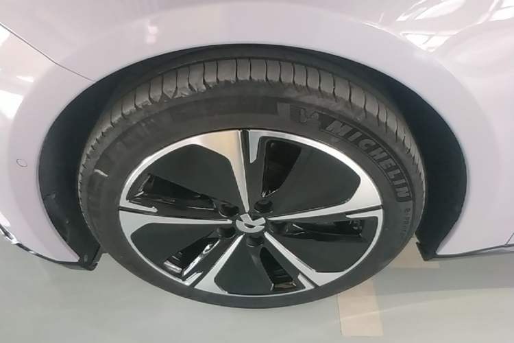 Used Nio ET5 2025 75 kWh Left Front Wheel Hub