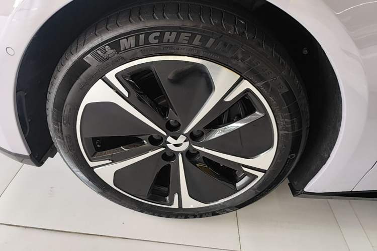 Used Nio ET5 2025 75 kWh Left Front Wheel Hub
