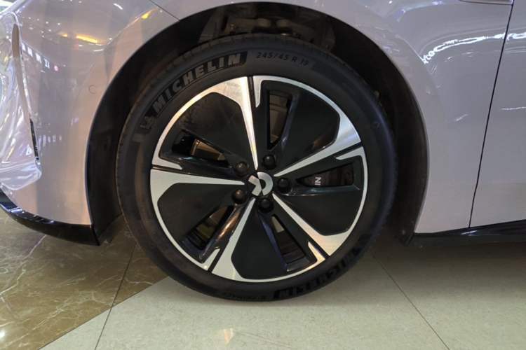 Used Nio ET5 2025 75 kWh Left Front Wheel Hub