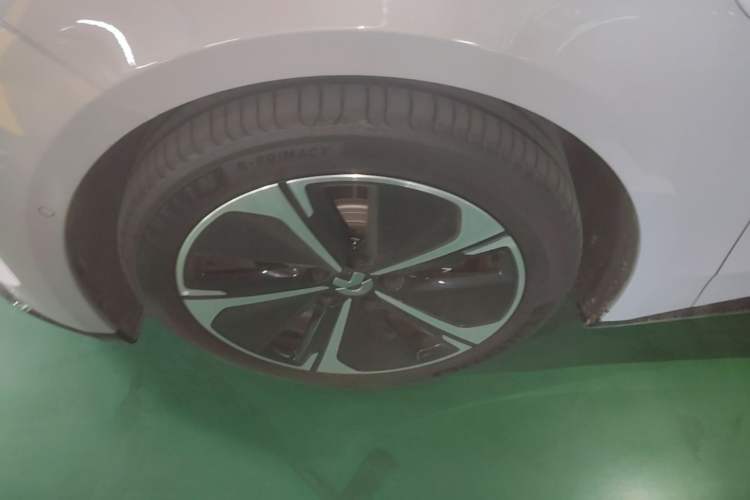 Used Nio ET5 2025 75 kWh Left Front Wheel Hub
