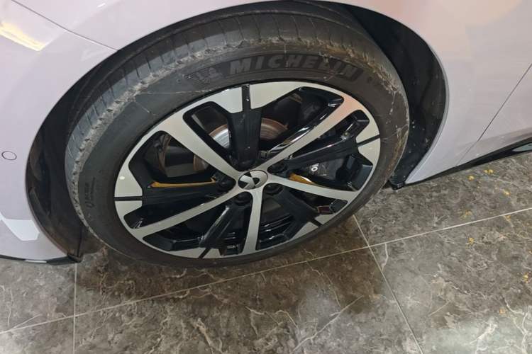 Used Nio ET5 2025 75 kWh Left Front Wheel Hub