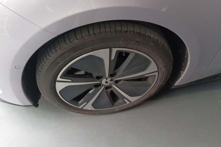 Used Nio ET5 2025 75 kWh Left Front Wheel Hub