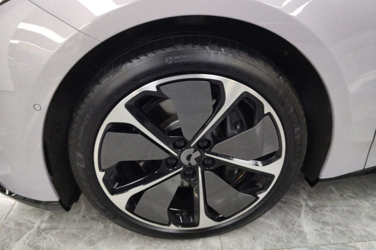 Used Nio ET5 2025 75 kWh Left Front Wheel Hub