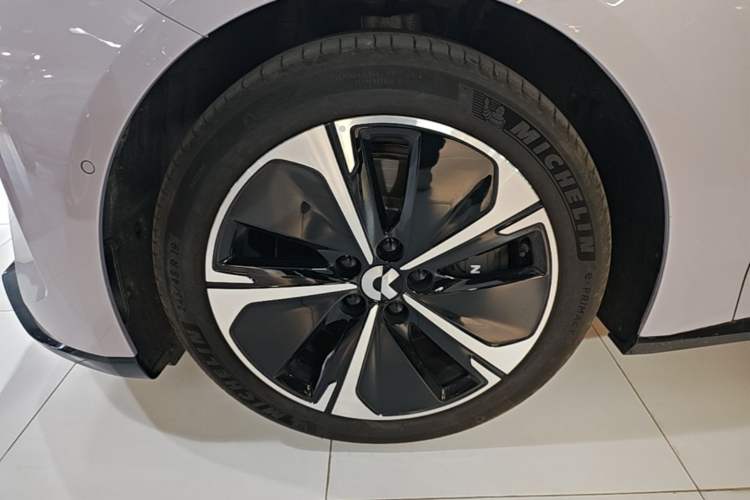 Used Nio ET5 2025 75 kWh Left Front Wheel Hub