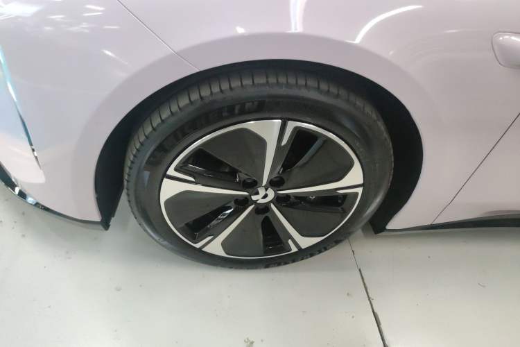 Used Nio ET5 2025 75 kWh Left Front Wheel Hub