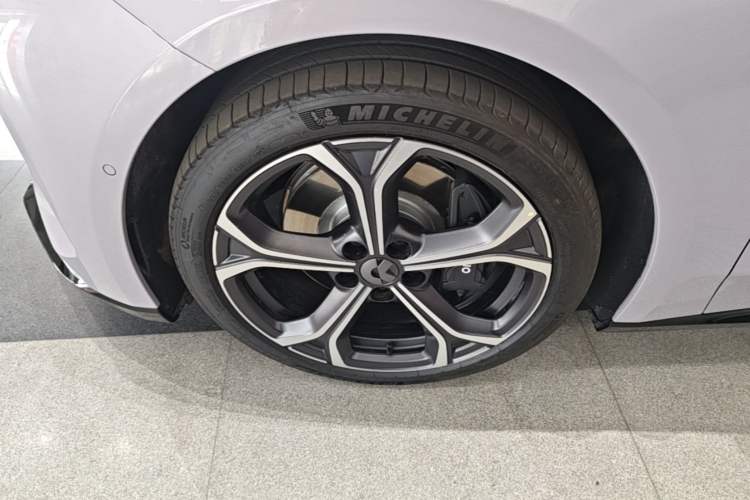 Used Nio ET5 2025 100 kWh Left Front Wheel Hub