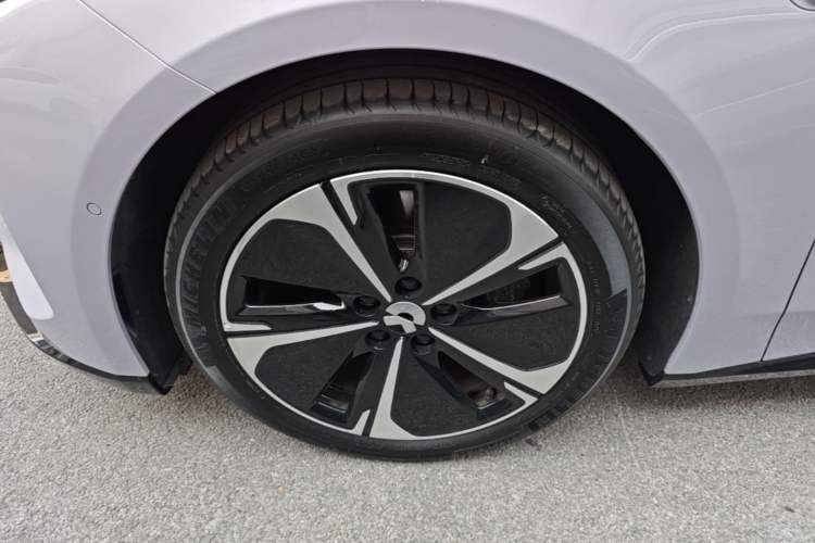Used Nio ET5 2025 75 kWh Left Front Wheel Hub