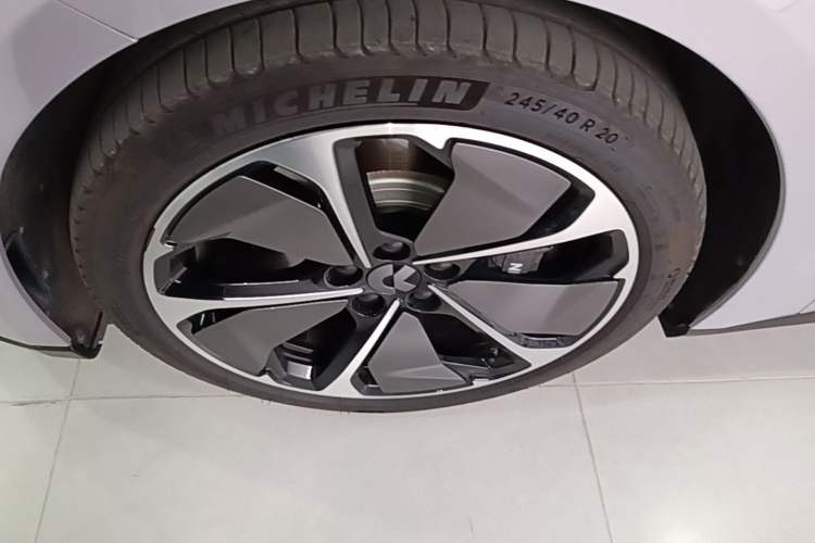Used Nio ET5 2025 75 kWh Left Front Wheel Hub