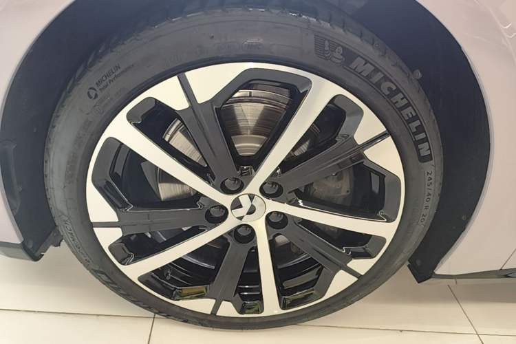 Used Nio ET5 2025 75 kWh Left Front Wheel Hub